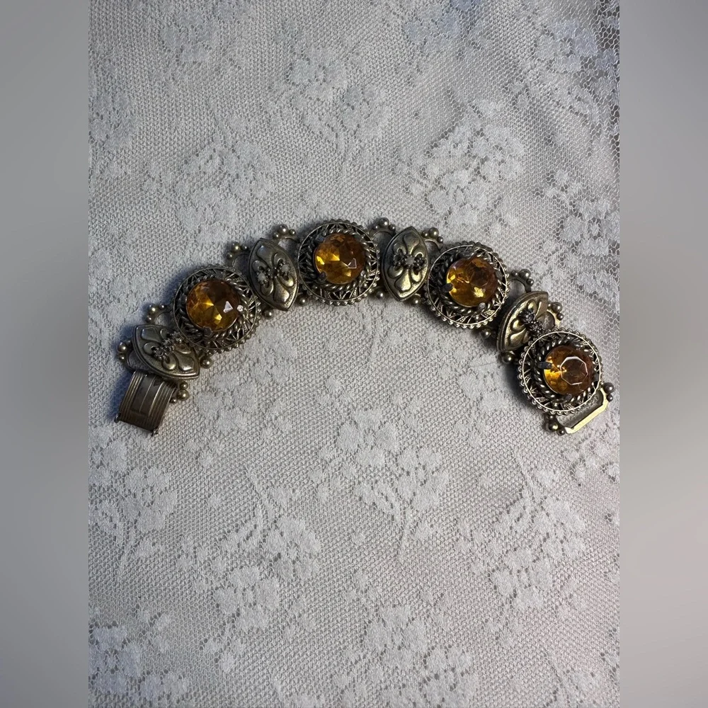 Elegant Vintage Gold-Tone Bracelet with Amber Inspired Accents Read Below